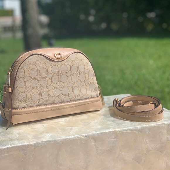 Coach Handbags - 🔥SALE🔥COACH CROSSBODY